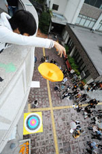 Egg-dropping contest in Kyoto
