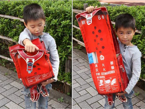 Детский рюкзак превращается в японский пожарный гидрант